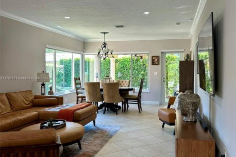 House in Coral Gables, Florida 3 bedrooms, 126.9 sq.m. № 1739043 - photo 5