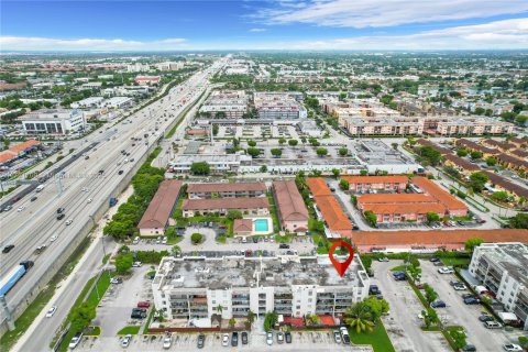 Condominio en venta en Hialeah, Florida, 3 dormitorios, 111.76 m2 № 1874537 - foto 1
