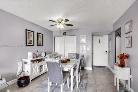 Condominio en venta en Hialeah, Florida, 3 dormitorios, 111.76 m2 № 1874537 - foto 14