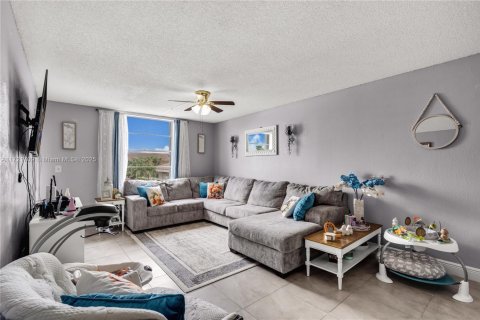 Condominio en venta en Hialeah, Florida, 3 dormitorios, 111.76 m2 № 1874537 - foto 9