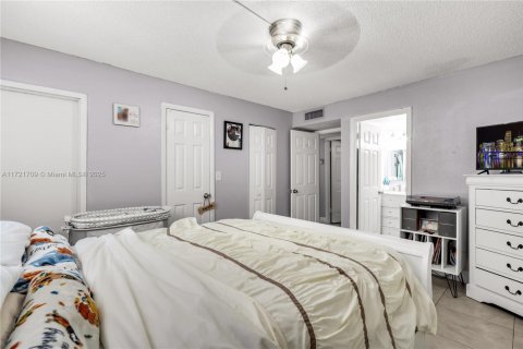 Condominio en venta en Hialeah, Florida, 3 dormitorios, 111.76 m2 № 1874537 - foto 20