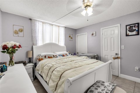 Condominio en venta en Hialeah, Florida, 3 dormitorios, 111.76 m2 № 1874537 - foto 16