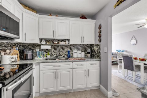 Condominio en venta en Hialeah, Florida, 3 dormitorios, 111.76 m2 № 1874537 - foto 8