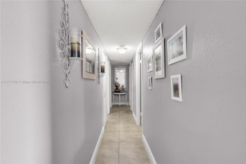 Condominio en venta en Hialeah, Florida, 3 dormitorios, 111.76 m2 № 1874537 - foto 15