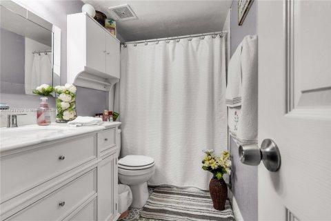 Condominio en venta en Hialeah, Florida, 3 dormitorios, 111.76 m2 № 1874537 - foto 17