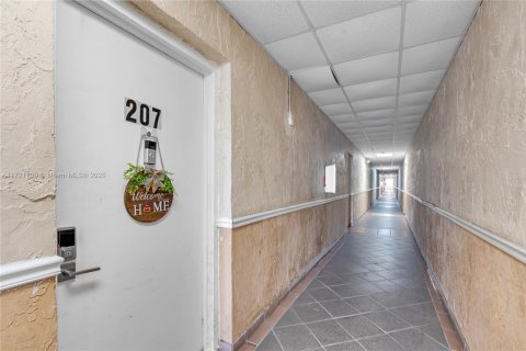 Condominio en venta en Hialeah, Florida, 3 dormitorios, 111.76 m2 № 1874537 - foto 6