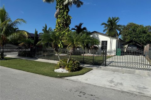 Villa ou maison à vendre à Homestead, Floride: 3 chambres, 145.39 m2 № 1941463 - photo 2