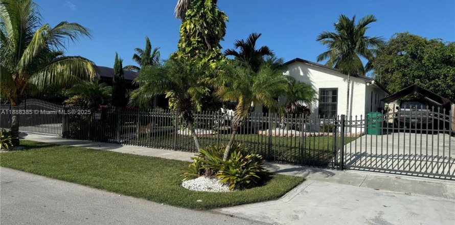 Villa ou maison à Homestead, Floride 3 chambres, 145.39 m2 № 1941463