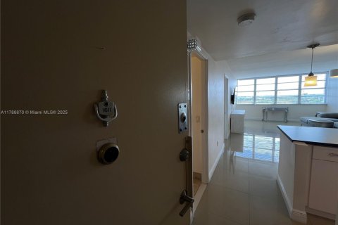 Condominio en venta en Miami, Florida, 1 dormitorio, 74.41 m2 № 1863198 - foto 2