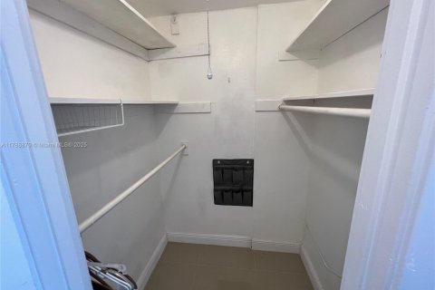 Condominio en venta en Miami, Florida, 1 dormitorio, 74.41 m2 № 1863198 - foto 18