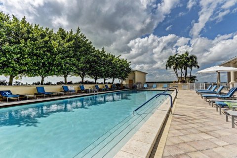 Condo in Riviera Beach, Florida, 2 bedrooms № 2081786 - photo 28