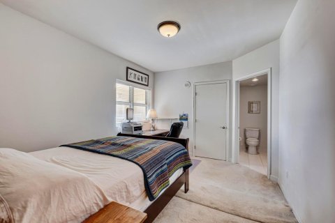 Condo in Riviera Beach, Florida, 2 bedrooms № 2081786 - photo 27