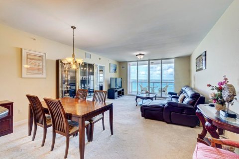 Condo in Riviera Beach, Florida, 2 bedrooms № 2081786 - photo 3