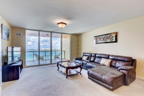 Condo in Riviera Beach, Florida, 2 bedrooms № 2081786 - photo 5