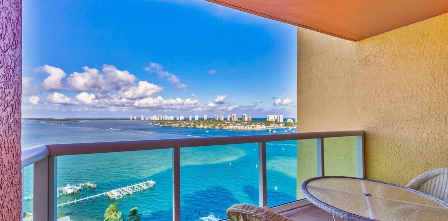 Condo in Riviera Beach, Florida, 2 bedrooms № 2081786