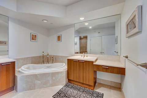 Condo in Riviera Beach, Florida, 2 bedrooms № 2081786 - photo 21