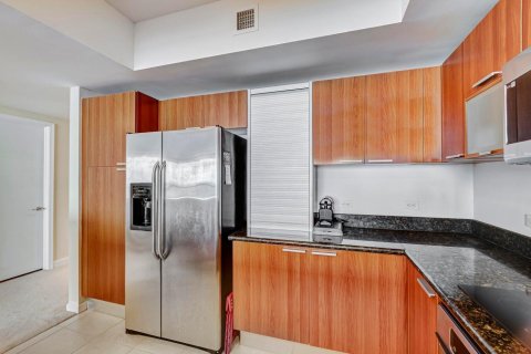 Condo in Riviera Beach, Florida, 2 bedrooms № 2081786 - photo 17