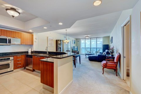 Condo in Riviera Beach, Florida, 2 bedrooms № 2081786 - photo 14