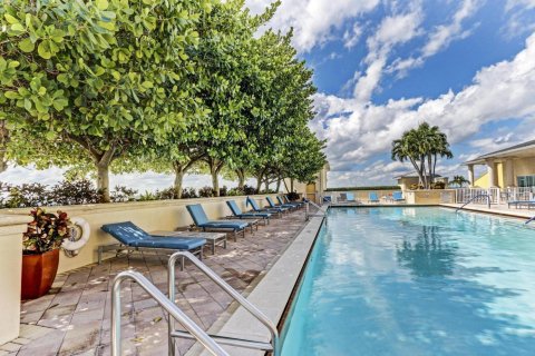 Condo in Riviera Beach, Florida, 2 bedrooms № 2081786 - photo 12