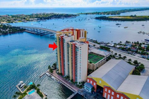 Condo in Riviera Beach, Florida, 2 bedrooms № 2081786 - photo 4