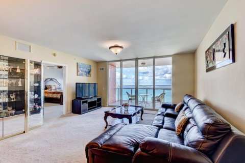 Condo in Riviera Beach, Florida, 2 bedrooms № 2081786 - photo 7