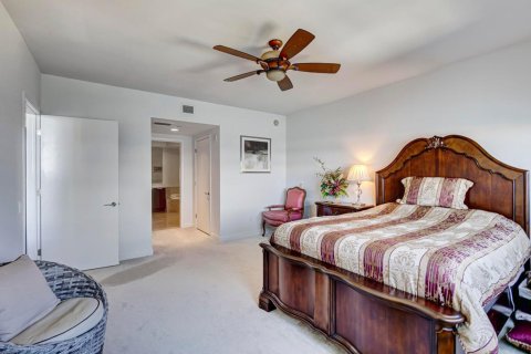 Condo in Riviera Beach, Florida, 2 bedrooms № 2081786 - photo 19