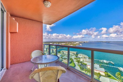 Condo in Riviera Beach, Florida, 2 bedrooms № 2081786 - photo 23