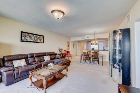 Condo in Riviera Beach, Florida, 2 bedrooms № 2081786 - photo 2