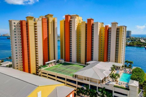 Condo in Riviera Beach, Florida, 2 bedrooms № 2081786 - photo 24