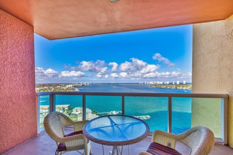 Condo in Riviera Beach, Florida, 2 bedrooms № 2081786 - photo 25