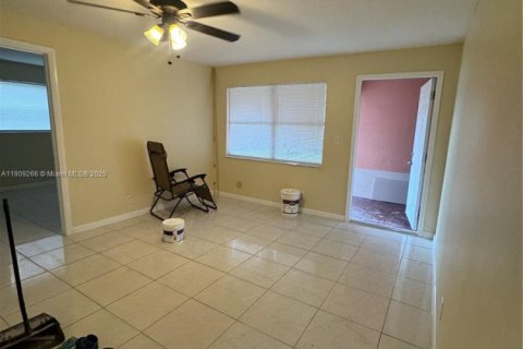 Villa ou maison à louer à Lauderhill, Floride: 2 chambres, 78.97 m2 № 1965538 - photo 5