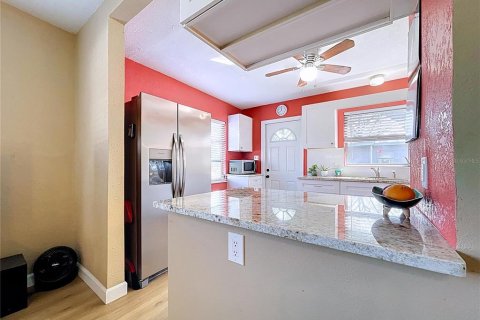 House in Saint Petersburg, Florida 2 bedrooms, 90.58 sq.m. № 2166617 - photo 9