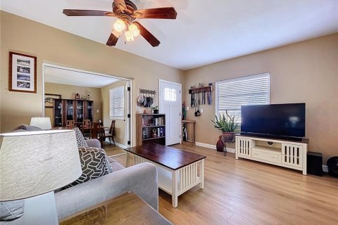 House in Saint Petersburg, Florida 2 bedrooms, 90.58 sq.m. № 2166617 - photo 14