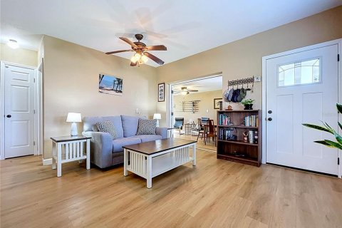 House in Saint Petersburg, Florida 2 bedrooms, 90.58 sq.m. № 2166617 - photo 12