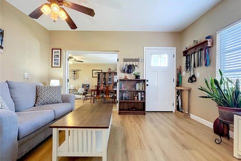 House in Saint Petersburg, Florida 2 bedrooms, 90.58 sq.m. № 2166617 - photo 13