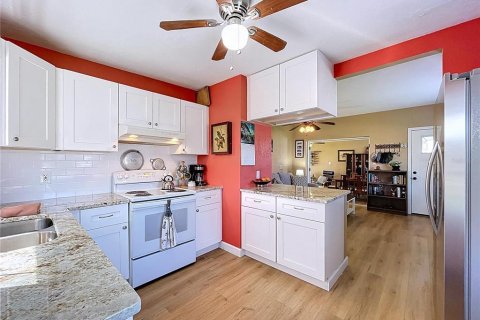 House in Saint Petersburg, Florida 2 bedrooms, 90.58 sq.m. № 2166617 - photo 11