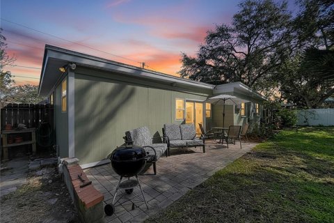 House in Saint Petersburg, Florida 2 bedrooms, 90.58 sq.m. № 2166617 - photo 3