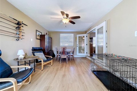 House in Saint Petersburg, Florida 2 bedrooms, 90.58 sq.m. № 2166617 - photo 18