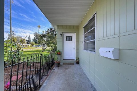 House in Saint Petersburg, Florida 2 bedrooms, 90.58 sq.m. № 2166617 - photo 2