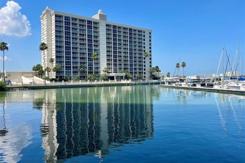 Condo in Clearwater, Florida, 2 bedrooms № 2208228