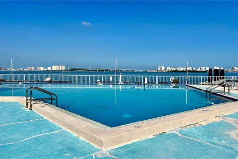 Купить кондоминиум в Клируотер, Флорида 8 комнат, 117.89м2, № 2208228 - фото 26