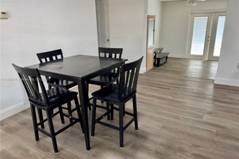 Снять в аренду виллу или дом в Холливуд, Флорида 3 спальни, 112.23м2, № 1964725 - фото 5