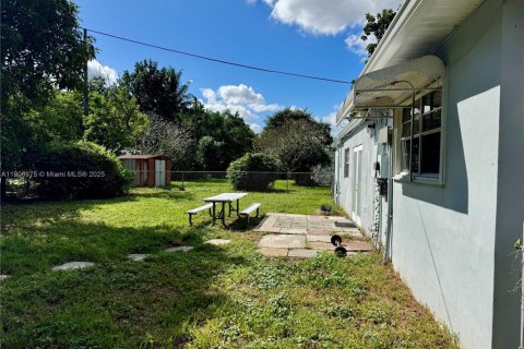 Снять в аренду виллу или дом в Холливуд, Флорида 3 спальни, 112.23м2, № 1964725 - фото 12