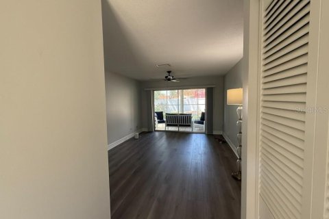 Condo in Sarasota, Florida, 1 bedroom  № 1910049 - photo 4