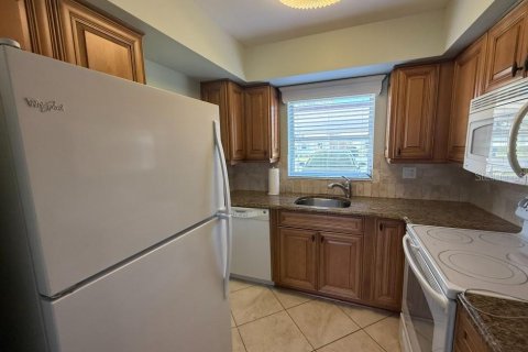 Condo in Sarasota, Florida, 1 bedroom  № 1910049 - photo 6