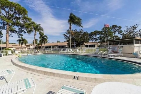 Condo in Sarasota, Florida, 1 bedroom  № 1910049 - photo 11