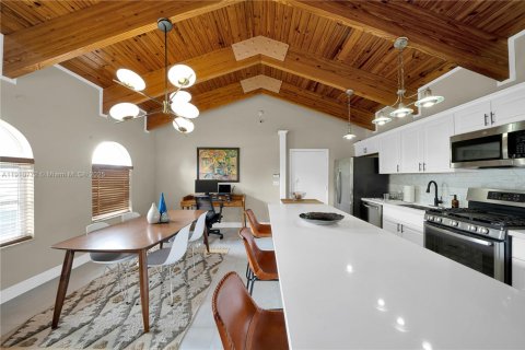 House in Cutler Bay, Florida 3 bedrooms, 178.28 sq.m. № 1967044 - photo 5