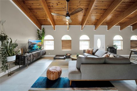 House in Cutler Bay, Florida 3 bedrooms, 178.28 sq.m. № 1967044 - photo 9