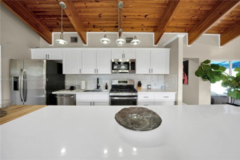 House in Cutler Bay, Florida 3 bedrooms, 178.28 sq.m. № 1967044 - photo 6