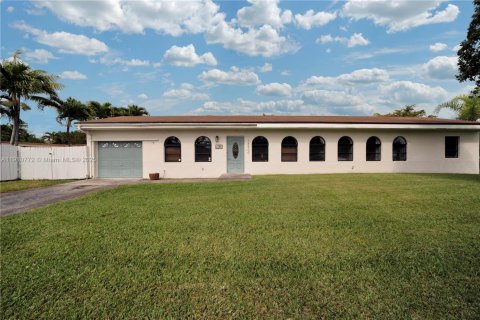 House in Cutler Bay, Florida 3 bedrooms, 178.28 sq.m. № 1967044 - photo 29